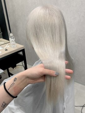 ロウル 渋谷(LOWRL) ホワイトヘアー/ミディアムヘア/ダブルカラー