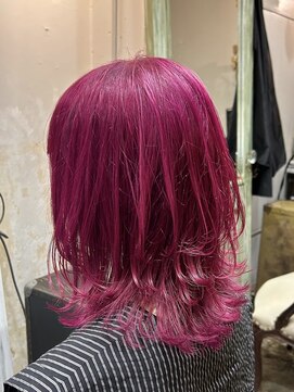 キミ(kimi) 【kimi自由が丘】ディープピンク × ウルフカット