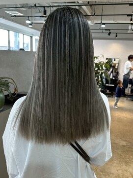 メリー オオサカ(Merly Osaka) 寒色アッシュグレーのバレイヤージュ