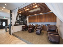 フィッティ(fiti)の雰囲気(フラットになるシャンプー台あります!)