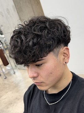 フィフスパーク(fifth PARK) 渋谷スペインカールラルフカール刈り上げ高めツーブロックメンズ