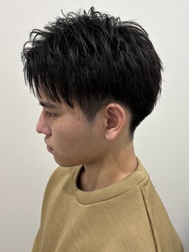 ヒュイル バイ ニアウ(Hwyl by Niau) スパイキーショート/スパイキーパーマ/伊勢崎市