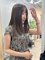 カミエ(kamie)&nbsp;ツヤ感溢れるロングブラウン × 大人っぽく仕上げるカット