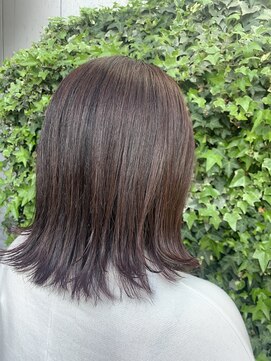 トライフ バイ アカラ(Trife by AKARA) お家でも高確率で再現できちゃう外ハネヘア