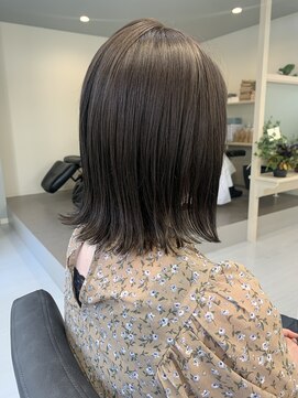 ジジ(jiji) ぱつっとボブ×グレージュ