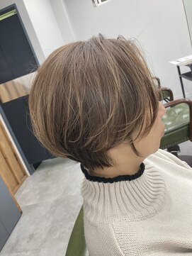 シャフト(SHAFT) ショートスタイルに白髪ぼかしハイライト♪