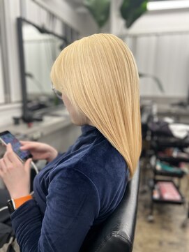 アドラ(ADLLA) ホワイトブロンド