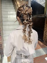 テトラ バイ ネオリーブ 横浜西口店(tetra by neolive)&nbsp;変則編みおろし:ゆるツインポニー パーティーヘアセット 横浜★