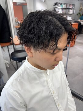 レブ 三条河原町(Reb,) ツイストスパイラル縦落ちパーマメンズパーマツーブロック