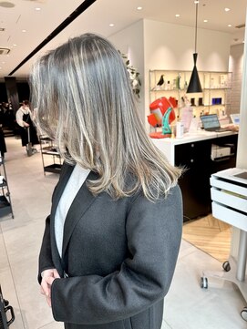 ステア ケース(stair case) 地毛残し　ハイライト　海外ブロンド