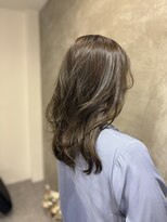 レンネ(Renee)&nbsp;色気レイヤー×透明感抜群オリーブベージュ