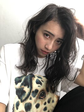 クラン(clan) clanアッシュカラー重軽ウェーブ小顔美髪ヘア