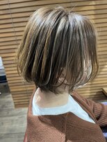 ロイド(Royd.)&nbsp;大人可愛い小顔ショートボブハイライトベージュ
