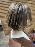 大人可愛い小顔ショートボブハイライトベージュ
