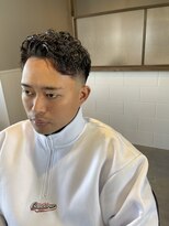 西本整髪&nbsp;メンズパーマ×フェード　アップバング　スキンフェード