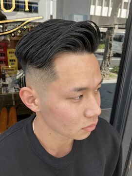 フォーコーナーズ(Four Corners) サイドパート／スキンフェード／ハードパート