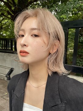 サンク 原宿 表参道(cinq) ブリーチダブルカラーミルクティーベージュ切りっぱなしボブ前髪