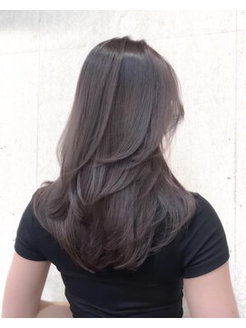 サイン 表参道(SIGN) イヤリングカラーレイヤーカットツヤ髪グレージュブルージュ