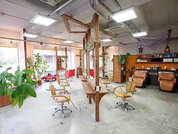 ヘアースワンキー(Hair Swanky)の写真/【大型店で緊張してしまう方へ】少人数サロンだから叶う、静かで贅沢なサロンタイムをお届けします♪