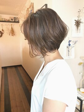 ノイズ(Noi'z) <ノイズ>シャープ感と前下がりボブ