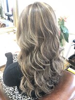 リリー ヘアーアンドビューティー(Lily)&nbsp;ハイライトカラー