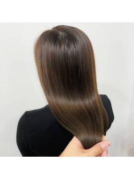 ナンバー ブラオ 名古屋栄(N° blao) 大人かわいいエギョモリ ミルクティーブラウン ひし形シルエット