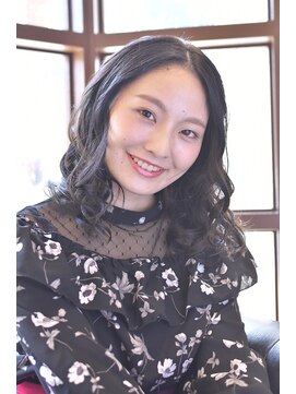 リアナ ヘアーアトリエ(LIANA Hair Atelier) ドール風セミロング