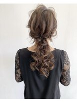 ニド(2do)&nbsp;結婚式お呼ばれローポニーアレンジ