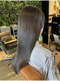 オリーブベージュ