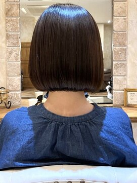 ダブルバイグリッター(W by GRITTERs) 髪質改善　縮毛矯正　艶髪グレージュ　内巻きぱつっとボブ