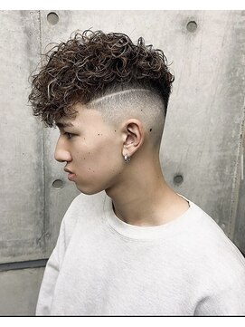 オーシャントーキョー ホワイト 原宿(OCEAN TOKYO WHITE) スペインカールフェード