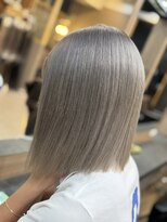 ラピス 横浜(Lapis)&nbsp;ホワイトシルバー切りっぱなしボブブリーチカラーシールエクステ