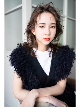 マグノリア オモテサンドウ(MAGNOLiA Omotesando) 暗めカラーで大きめスパイラルのフェイスフレーミングフレイヤー