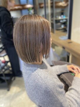 ニーイチイチ(211) ボブ/ハイライト/白髪ぼかし