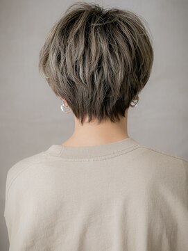 カバーヘア ブリス 志木南口駅前店(COVER HAIR bliss) ダークシルバーアッシュハイライトクールショートA9志木20代30代