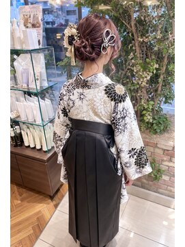 ファーレンピュアスウィート(fahren-pure-suite) 袴スタイル編み込みシニヨンアレンジ