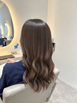 ルーチェココ ブラン(Lu'ce coco blanc) 艶感柔らかミディアムウェーブ