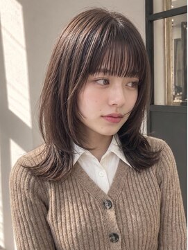 ユーフォリア 青山(Euphoria) ミディアムレイヤー外ハネシースルーバングアッシュブラウン青山