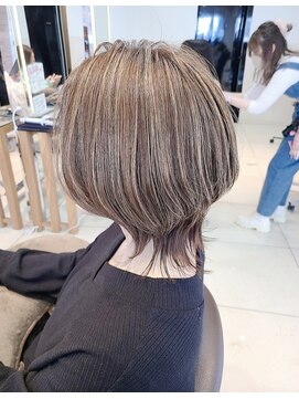 ロハスバイケンジ(LOHAS by KENJE) ミルクティーベージュ白髪ぼかしハイライト×ネオウルフレイヤー