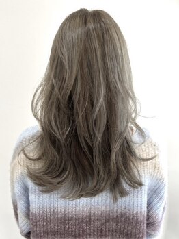 カヌヌ(KANUNU)の写真/隠すから”魅せる”グレイヘアーへ★すべての大人女性のおしゃれを楽しむお手伝いをします◎