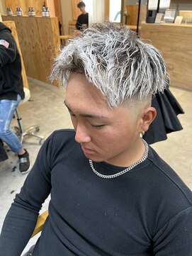 ノーマ(no-ma) スキンフェード×ツイストスパイラル×ホワイトメッシュ