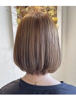 フロール(florun)&nbsp;ハイトーンベージュ系×顎ラインボブ