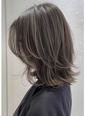 デザインカラーレイヤーカットウェットヘアオリーブベージュ白髪