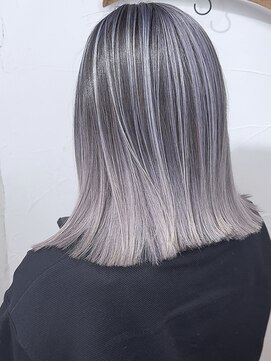 【立体感カラー】ホワイトシルバーバレイヤージュ×ブリーチ２回