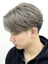 ミヤビ(MIYAVI) フェザーパーマセンターパート