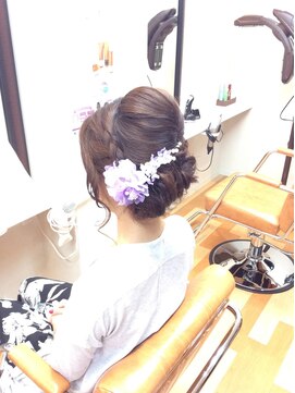 美容室 バル クリエ ルーズなシニヨンアップ