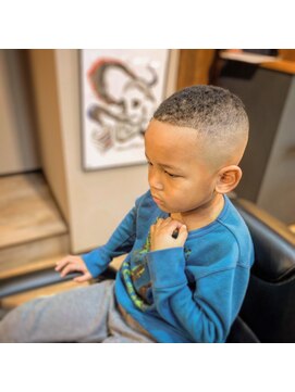 バーバー スタジオ ラフテル(Barber Studio RAFTEL) ボウズスキンフェード