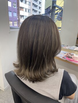 エイト 恵比寿店(EIGHT ebisu) 白髪ぼかしハイライト外ハネミディアム