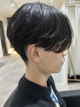 ヒュイル バイ ニアウ(Hwyl by Niau) メンズマッシュセンターパートスパイラルパーマニュアンスパーマ