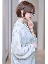 プランツヘアー&nbsp;大人ショート ボブシルキーベージュ　斜めバング　白髪ぼかし